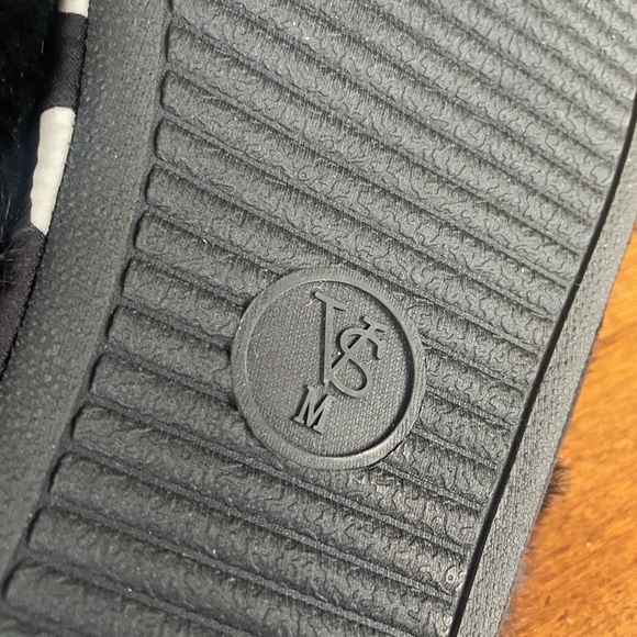 Victoria’s Secret NWT bedroom slippers with satin drawstring bag - Picture 7 of 7